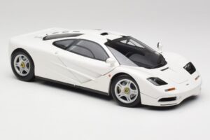 McLaren F1 Bílý Minichamps 1:18 530133424 Kov – obrázek 6 z 8
