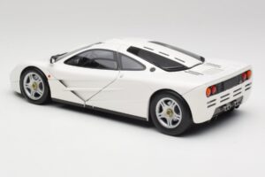 McLaren F1 Bílý Minichamps 1:18 530133424 Kov – obrázek 7 z 8