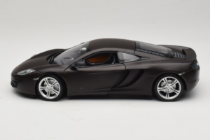 McLaren MP4-12C Matt Black Minichamps 1:18 110133021 Kov – obrázek 4 z 8
