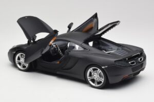 McLaren MP4-12C Matt Satellite Šedý Minichamps 1:18 110133024 Kov – obrázek 5 z 8