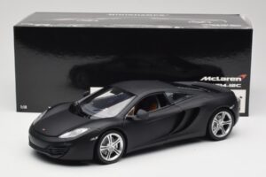 McLaren MP4-12C Matt Satellite Šedý Minichamps 1:18 110133024 Kov – obrázek 8 z 8