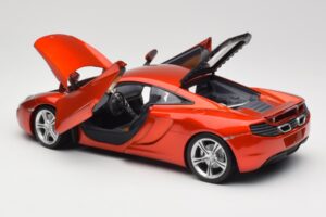 McLaren MP4-12C Orange Metallic Minichamps 1:18 110133020 Kov – obrázek 5 z 8