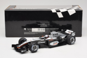 McLaren MP4-19 Mercedes J.P. Montoya Test Car 2005 Minichamps 1:18 533051880 Kov – obrázek 6 z 7