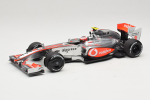 McLaren MP4-24 Mercedes #2 H. Kovalainen F1 2009 Dealer Edition Minichamps 1:18 B66960041 Kov