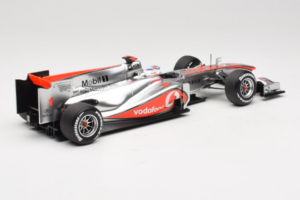 McLaren MP4-25 Mercedes #1 J. Button Vodafone McLaren Showcar F1 2010 Minichamps 1:18 530101801 Kov – obrázek 2 z 7