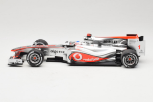 McLaren MP4-25 Mercedes #1 J. Button Vodafone McLaren Showcar F1 2010 Minichamps 1:18 530101801 Kov – obrázek 3 z 7