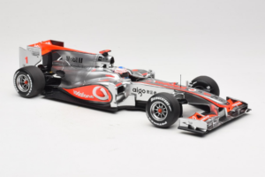 McLaren MP4-25 Mercedes #1 J. Button Vodafone McLaren Showcar F1 2010 Minichamps 1:18 530101801 Kov – obrázek 4 z 7