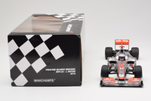 McLaren MP4-25 Mercedes #1 J. Button Vodafone McLaren Showcar F1 2010 Minichamps 1:18 530101801 Kov – obrázek 7 z 7