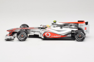 McLaren MP4-25 Mercedes #2 L. Hamilton Vodafone McLaren F1 2010 Minichamps 1:18 530101802 Kov – obrázek 3 z 7