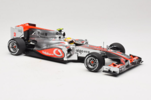 McLaren MP4-25 Mercedes #2 L. Hamilton Vodafone McLaren F1 2010 Minichamps 1:18 530101802 Kov – obrázek 4 z 7