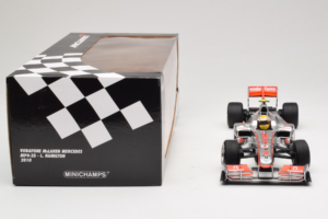 McLaren MP4-25 Mercedes #2 L. Hamilton Vodafone McLaren F1 2010 Minichamps 1:18 530101802 Kov – obrázek 7 z 7