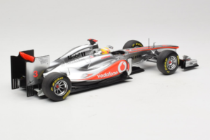 McLaren MP4-26 Mercedes #3 L. Hamilton Vodafone McLaren F1 2011 Minichamps 1:18 530111803 Kov – obrázek 2 z 7