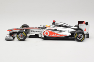 McLaren MP4-26 Mercedes #3 L. Hamilton Vodafone McLaren F1 2011 Minichamps 1:18 530111803 Kov – obrázek 3 z 7