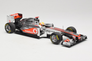 McLaren MP4-26 Mercedes #3 L. Hamilton Vodafone McLaren F1 2011 Minichamps 1:18 530111803 Kov – obrázek 4 z 7