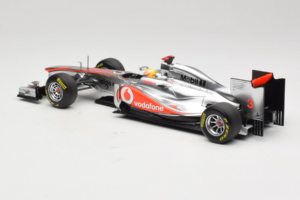 McLaren MP4-26 Mercedes #3 L. Hamilton Vodafone McLaren F1 2011 Minichamps 1:18 530111803 Kov – obrázek 5 z 7