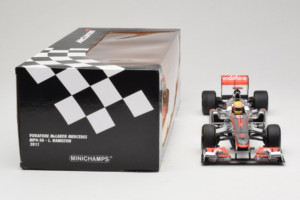McLaren MP4-26 Mercedes #3 L. Hamilton Vodafone McLaren F1 2011 Minichamps 1:18 530111803 Kov – obrázek 7 z 7