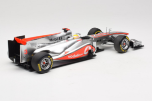 McLaren MP4-26 Mercedes #3 L. Hamilton Vodafone McLaren Showcar F1 2011 Minichamps 1:18 530111873 Kov – obrázek 2 z 7