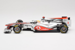 McLaren MP4-26 Mercedes #3 L. Hamilton Vodafone McLaren Showcar F1 2011 Minichamps 1:18 530111873 Kov – obrázek 3 z 7