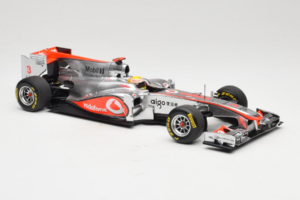 McLaren MP4-26 Mercedes #3 L. Hamilton Vodafone McLaren Showcar F1 2011 Minichamps 1:18 530111873 Kov – obrázek 4 z 7