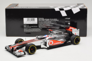 McLaren MP4-27 Mercedes #3 J. Button Vodafone McLaren Showcar F1 2012 Minichamps 1:18 530121873 Kov – obrázek 6 z 7