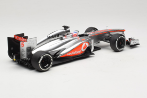 McLaren MP4-28 Mercedes #5 J. Button Vodafone McLaren F1 2013 Minichamps 1:18 530131805 Kov – obrázek 2 z 7