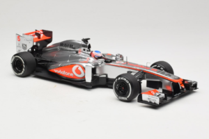 McLaren MP4-28 Mercedes #5 J. Button Vodafone McLaren F1 2013 Minichamps 1:18 530131805 Kov – obrázek 4 z 7