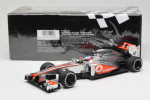 McLaren MP4-28 Mercedes #5 J. Button Vodafone McLaren F1 2013 Minichamps 1:18 530131805 Kov – obrázek 6 z 7