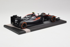 McLaren MP4-30 Honda #22 J. Button McLaren Honda F1 Team Spanish Grand Prix 2015 Minichamps 1:18 537151122 Kov – obrázek 3 z 7