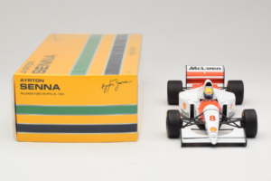 McLaren MP4/8 Ford #8 A. Senna Marlboro McLaren 1993 Minichamps 1:18 540931808 Kov – obrázek 6 z 7