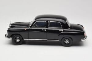 Mercedes 180 W120 Ponton Černý Revell 1:18 08973 Kov – obrázek 4 z 8
