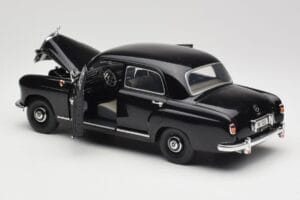 Mercedes 180 W120 Ponton Černý Revell 1:18 08973 Kov – obrázek 5 z 8