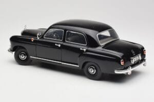 Mercedes 180 W120 Ponton Černý Revell 1:18 08973 Kov – obrázek 7 z 8