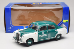 Mercedes 180 Ponton Polizei Revell 1:18 8863 Kov – obrázek 6 z 6