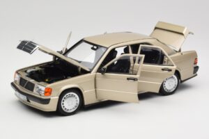 Mercedes 190E W201 2.3-16 Smoke Silver Metallic Norev 1:18 183831 Kov – obrázek 2 z 8