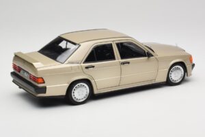 Mercedes 190E W201 2.3-16 Smoke Silver Metallic Norev 1:18 183831 Kov – obrázek 3 z 8