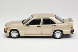 Mercedes 190E W201 2.3-16 Smoke Silver Metallic Norev 1:18 183831 Kov – obrázek 4 z 8