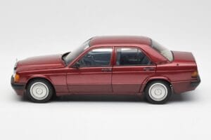 Mercedes 190E W201 2.0 Červený Dealer Edition AUTOart 1:18 B66040383 Kov – obrázek 4 z 8
