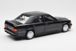 Mercedes 190E 2.3-16 W201 Černý Edice Dealer Norev 1:18 B66040663 Kov – obrázek 3 z 8