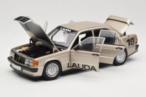 Mercedes 190E 2.3-16 W201 #1 N. Lauda Race of Champions Nurburgring 1984 AUTOart 1:18 88431 Kov – obrázek 2 z 8