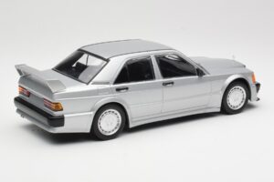 Mercedes 190E 2.5-16 EVO 1 W201 Stříbrný Minichamps 1:18 155036001 Kov – obrázek 2 z 6