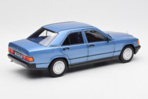 Mercedes 190E W201 Diamond Modrý Edice Dealer Norev 1:18 B66040661 Kov – obrázek 3 z 8