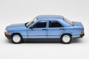 Mercedes 190E W201 Diamond Modrý Edice Dealer Norev 1:18 B66040661 Kov – obrázek 4 z 8