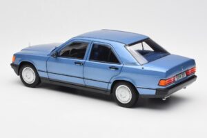 Mercedes 190E W201 Diamond Modrý Edice Dealer Norev 1:18 B66040661 Kov – obrázek 7 z 8