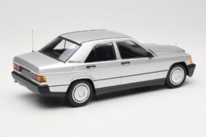 Mercedes 190E W201 Stříbrný Minichamps 1:18 155037004 Kov – obrázek 2 z 6