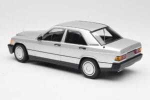 Mercedes 190E W201 Stříbrný Minichamps 1:18 155037004 Kov – obrázek 5 z 6