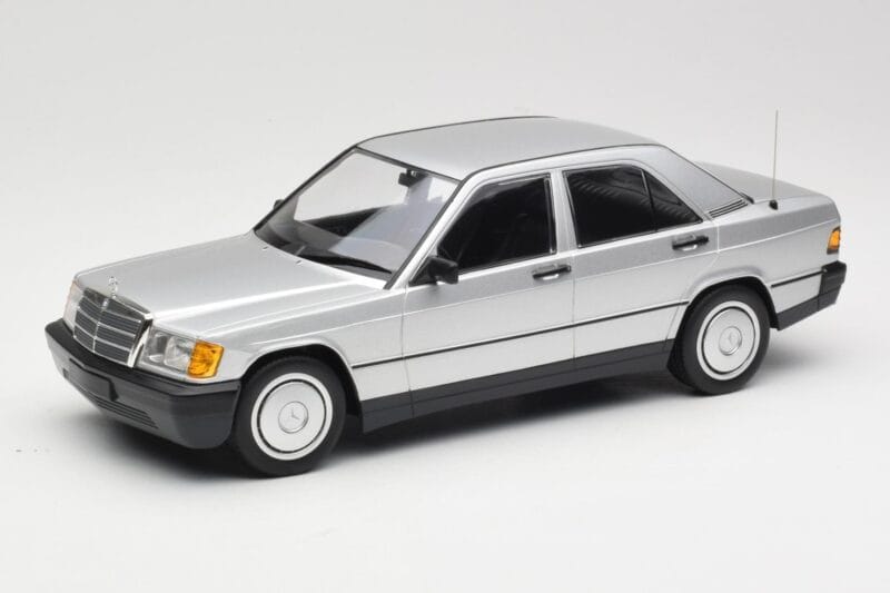 Mercedes 190E W201 Stříbrný Minichamps 1:18 155037004 Kov