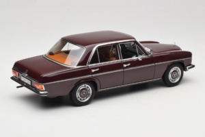 Mercedes 200 W115 Tmavě Červenohnědý Norev 1:18 183778 Kov – obrázek 3 z 8