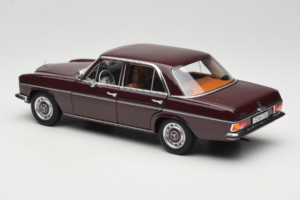 Mercedes 200 W115 Tmavě Červenohnědý Norev 1:18 183778 Kov – obrázek 7 z 8