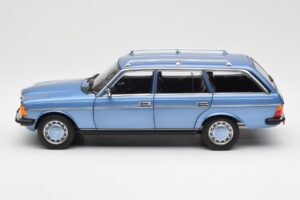 Mercedes 200 S123 T-Model Diamond Modrý Edice Dealer Norev 1:18 B66040671 Kov – obrázek 4 z 8