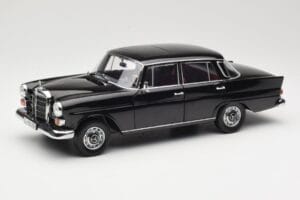 Mercedes 200 W110 Černý Norev 1:18 183574 Kov